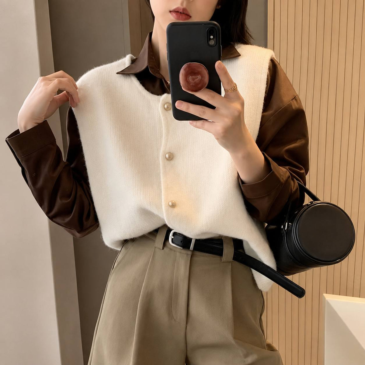 Women’s Elegant Sleeveless Button-Front Knit Vest